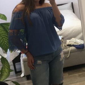 Off shoulder top with lace on the sleeves